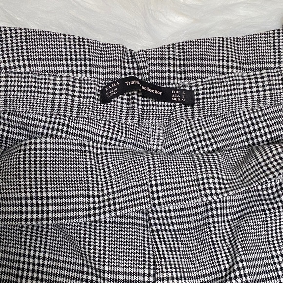 Women’s Pants - Picture 2 of 3